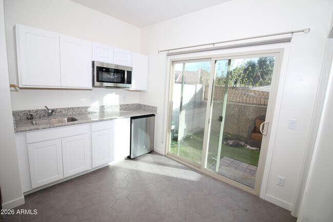 Building Photo - 2215 W Harmont Dr