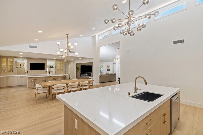 Building Photo - 4045 W Mardon Ave