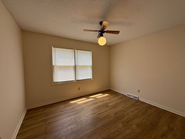 Building Photo - 2083 Ridgecrest Rd