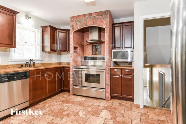 Building Photo - 1714 Clarendon Dr