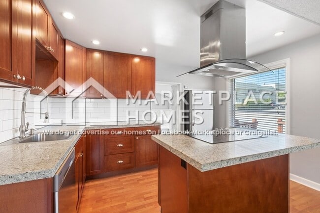 Building Photo - 615 S 225th St