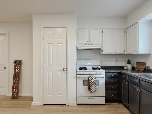 Building Photo - 312 W Little Creek Rd