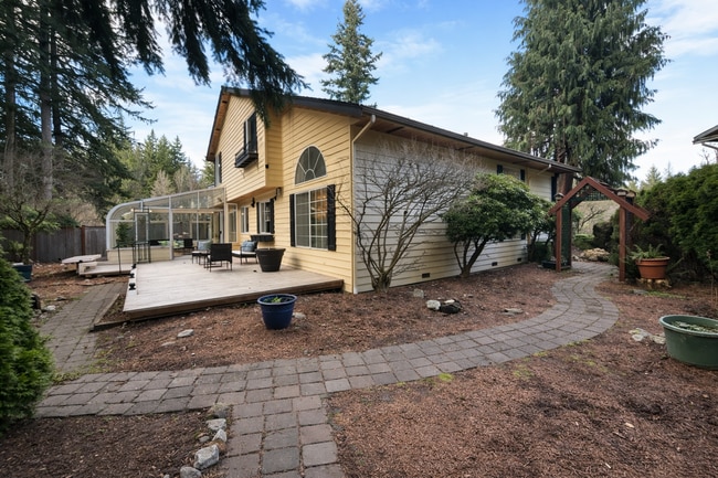 Building Photo - Spacious 3-Bedroom Home with Sunroom in Private Lake Community – Everett