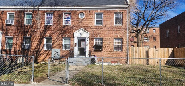 Building Photo - 604 Mellon St SE