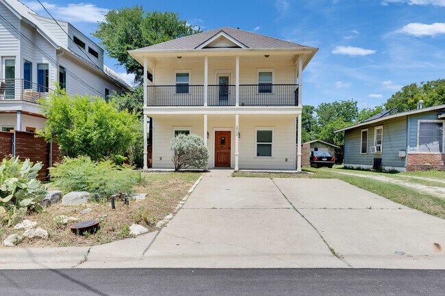 Primary Photo - 2902 E 13th St