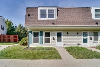 Building Photo - 1883 Jamestown Cir