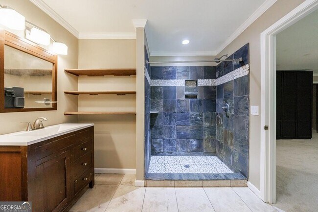 Building Photo - 10565 Shallowford Rd