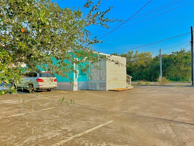 Building Photo - 927 27th St