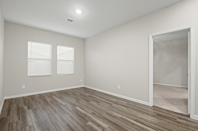 Building Photo - 6306 Highland Trl Dr
