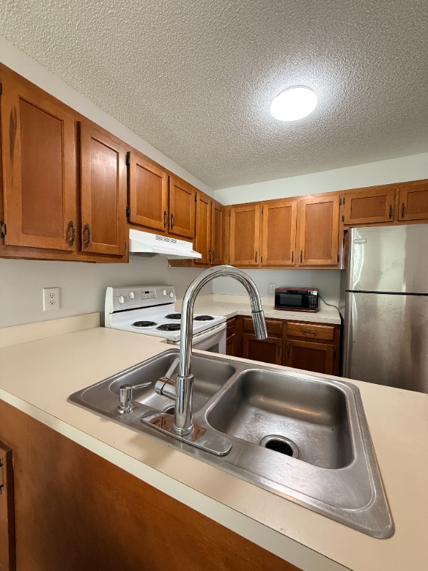 Building Photo - 1901 Airport Rd