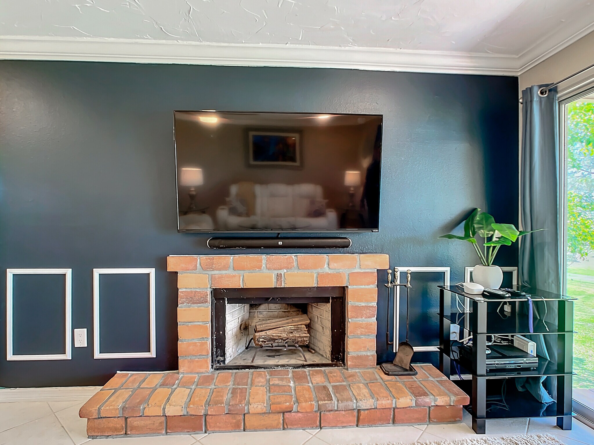 Decorative fireplace - 2400 Feather Sound Dr Apt 421
