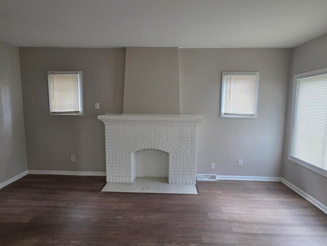 Building Photo - 15765 Ward Ave