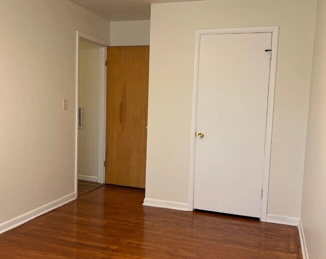 Building Photo - 4300 Eastridge Dr