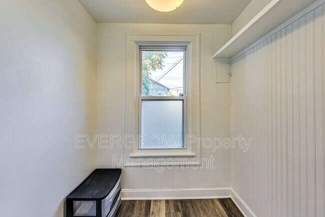 Building Photo - 3470 N Kenwood Ave