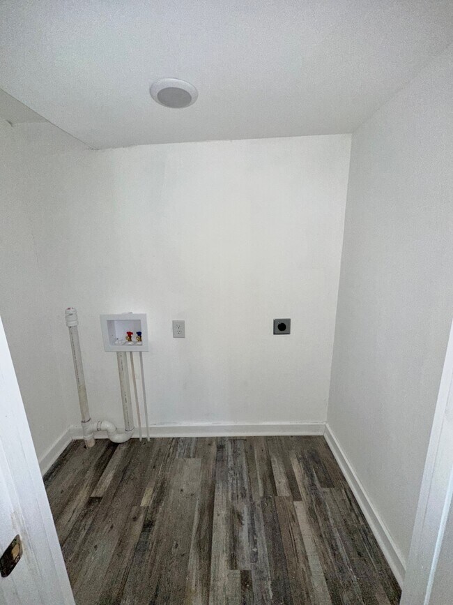 Building Photo - 1254 Lewis St