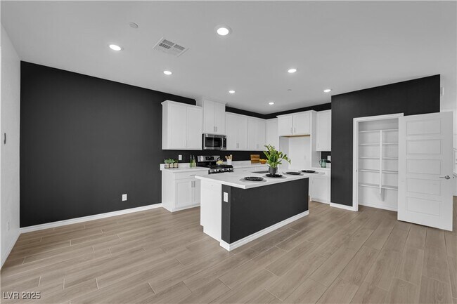 Building Photo - 195 Vander Rdg St