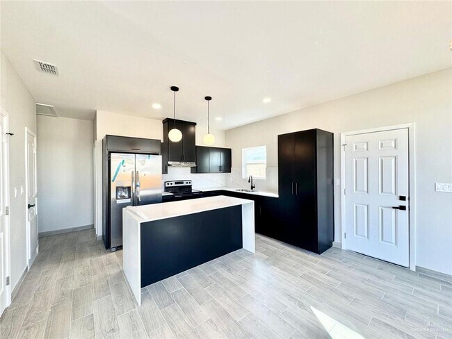 Building Photo - 31 Dragonfly St