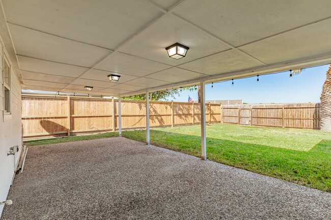 Building Photo - 3206 Pine St