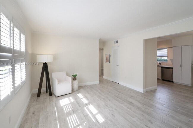 Building Photo - 7640 SW 54th Ct