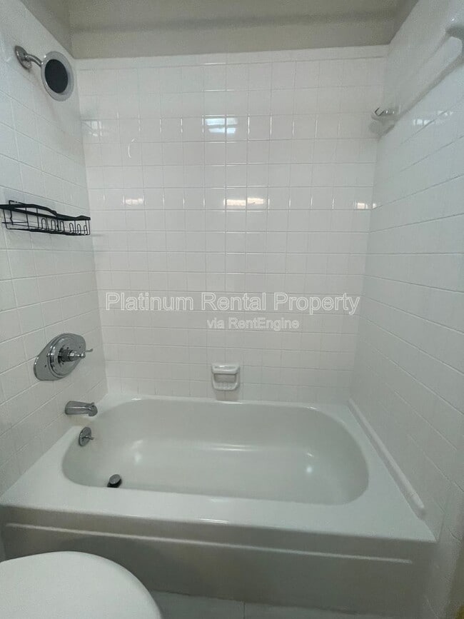 Building Photo - 402 Wynnes Ridge Cir SE