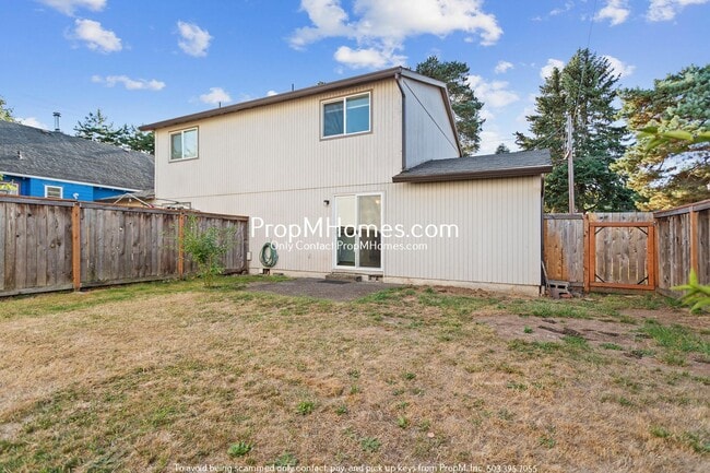 Building Photo - Cozy Two Bedroom in Montavilla - Large Fen...