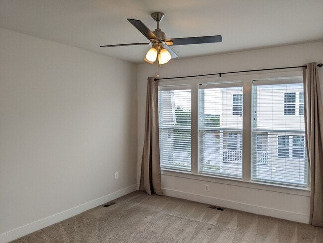 Building Photo - Gorgeous Newer Build (2019) 4 level townho...