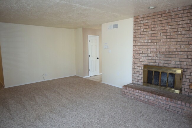 Building Photo - Pristine NE Home! NEW KITCHEN LA CUEVA S.D...