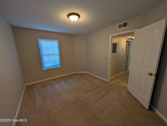 Building Photo - 1203 Wilshire Cir