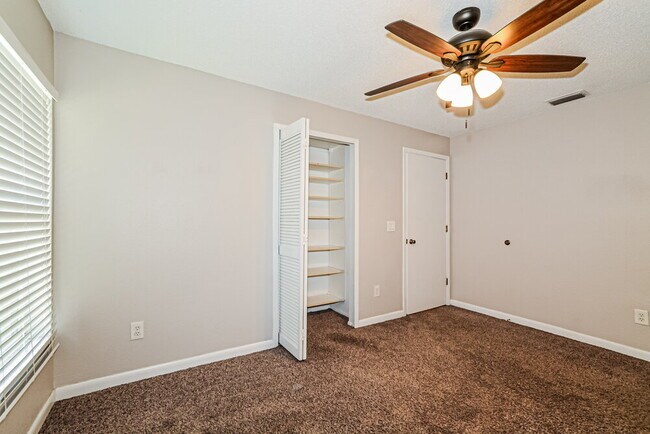 Building Photo - 1096 Manigan Ave