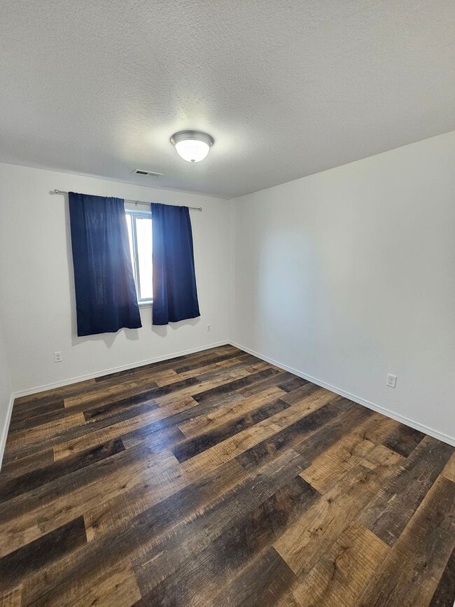 Building Photo - Three Bedroom Home