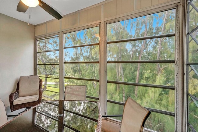 Building Photo - 3051 S Palm Aire Dr