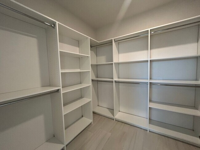 Building Photo - Immaculate 3/2 with Yard, Garage, and Pet ...