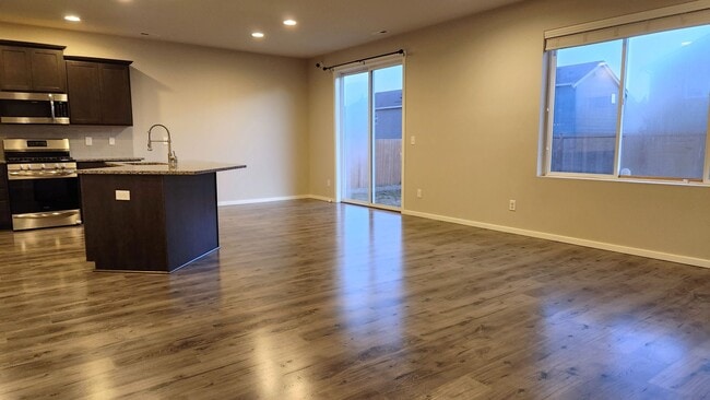 Building Photo - Luxury living in Lacey!