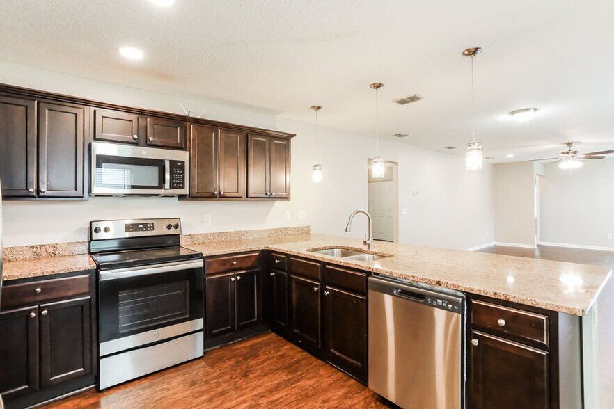 Building Photo - 8218 Highfield Ave