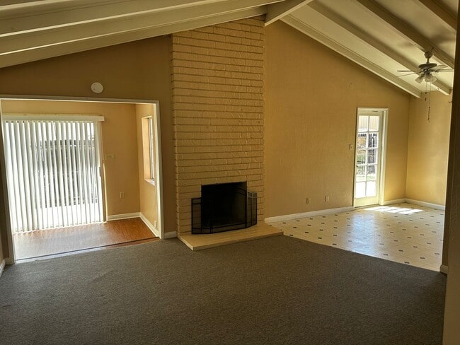 Building Photo - Riverside Home For Rent- 3 bedrooms!