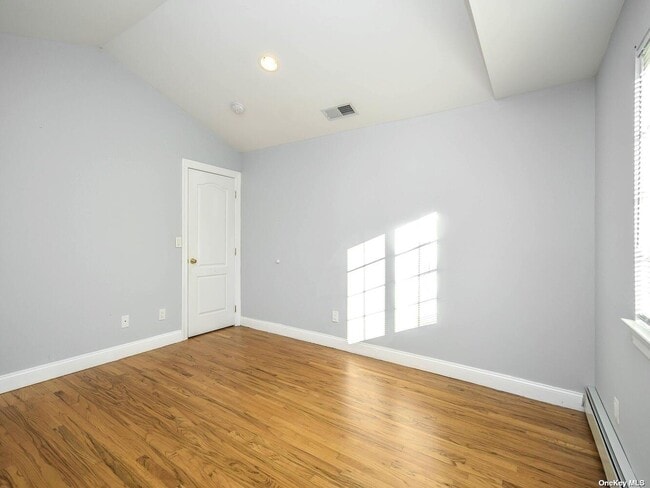 Building Photo - 48 Marwood Rd S