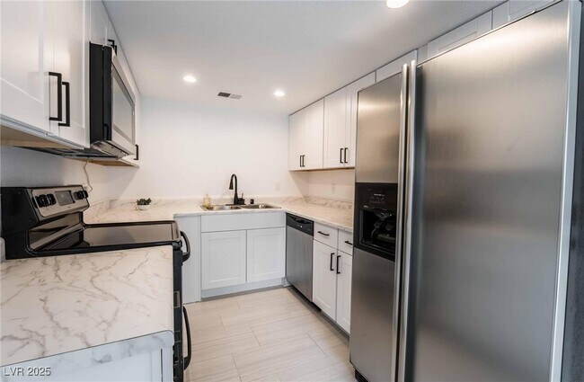 Building Photo - 1133 Willow Tree Dr