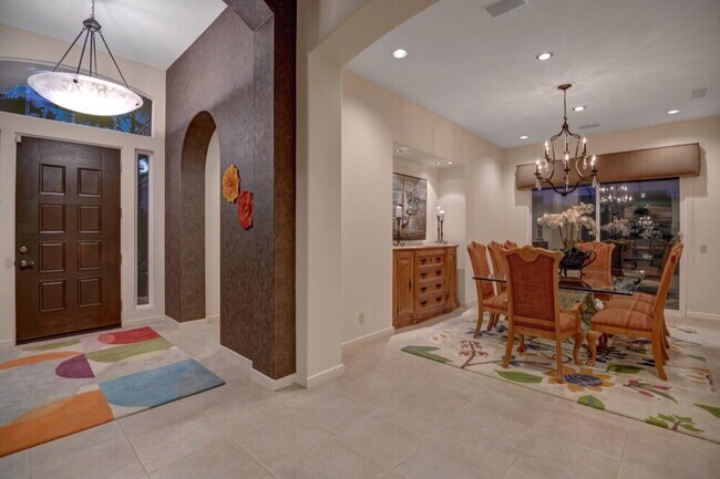 Building Photo - 348 Tomahawk Dr