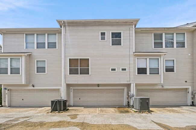 Building Photo - 2913 Crawford St