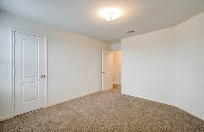Building Photo - 8218 Hall View Dr