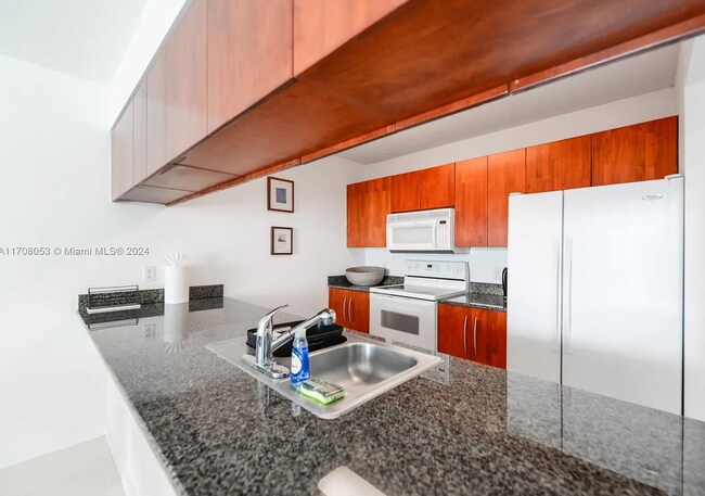 Building Photo - 1200 Brickell Bay Dr