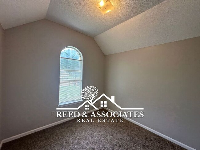 Building Photo - Charming Millington Home with Large Backyard~