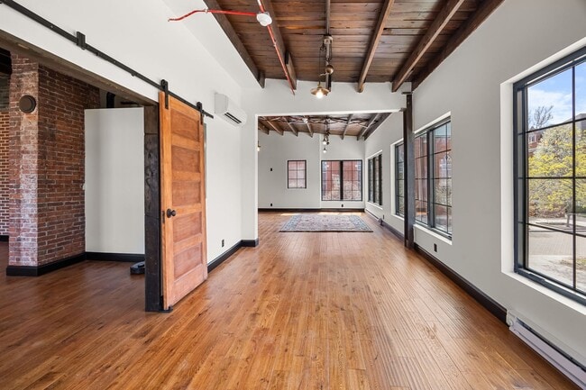 Building Photo - Thiel on 9th