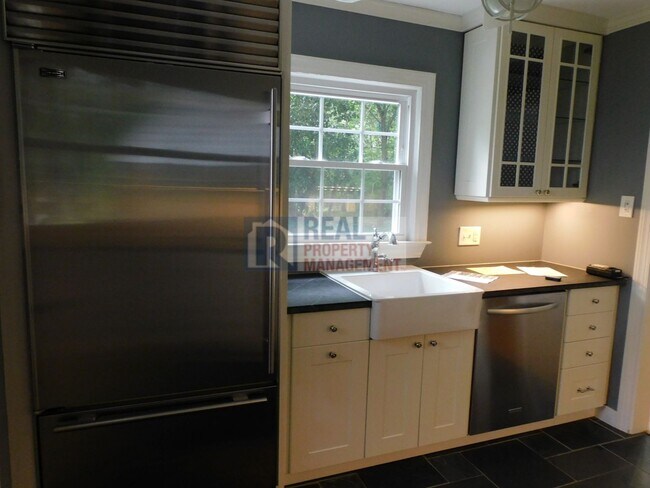 Building Photo - Irving Park Cottage 3BR/1.5BA w/1-Car Gara...