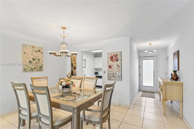 Building Photo - 2200 Diana Dr