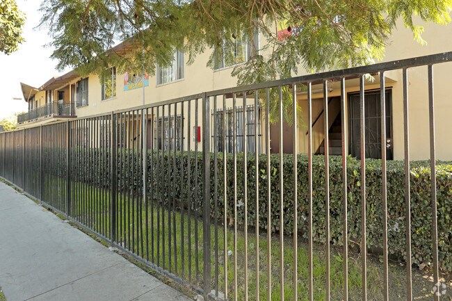 Primary Photo - Casa Sombra
