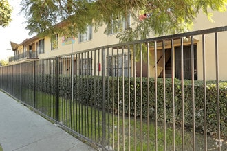 Building Photo - El Segundo 3210