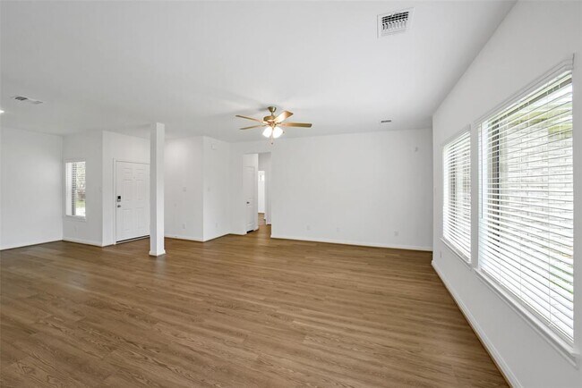 Building Photo - 13315 Campos Dr
