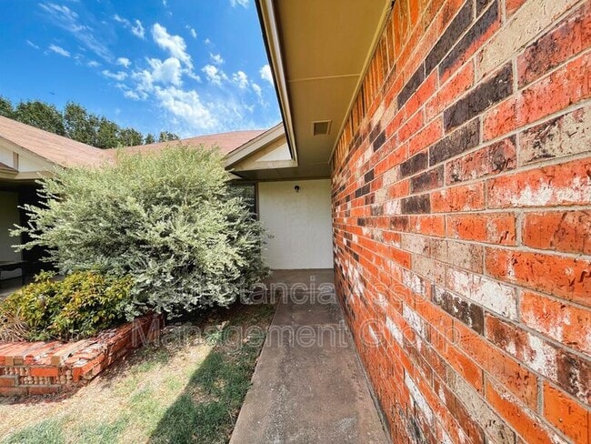 Building Photo - 1318 Pennington Ave