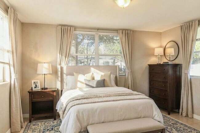 Building Photo - 3 Bedroom, 1 Bathroom Home for Rent in Tampa!